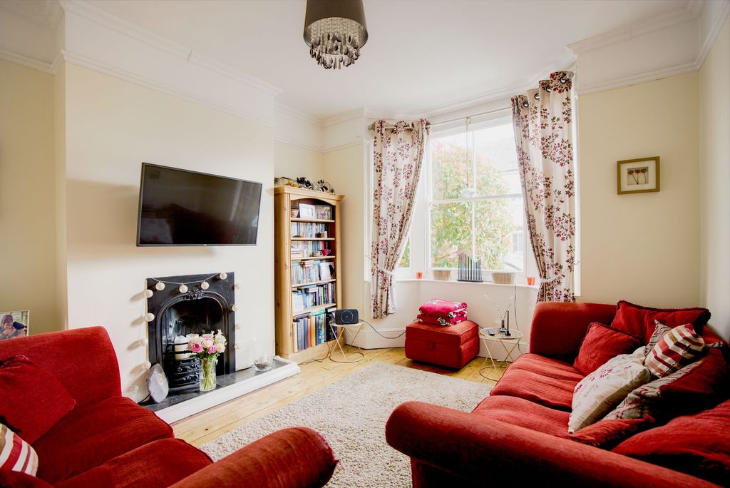 Property photo 2 of 13