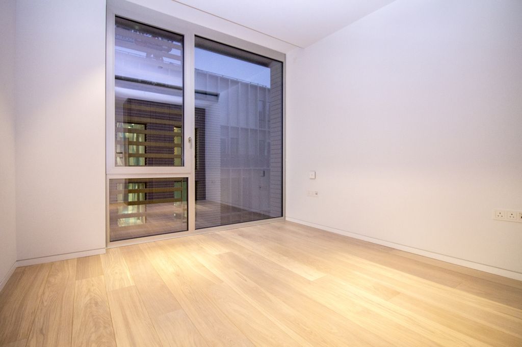 Property photo 2 of 9 Bedroom