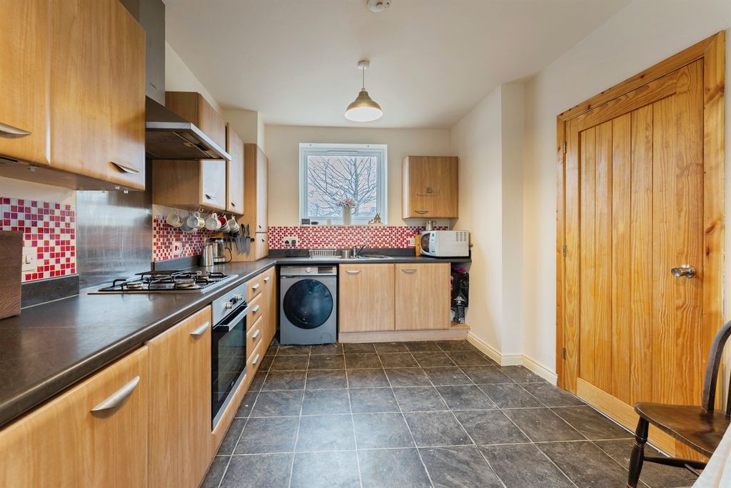 Property photo 3 of 20