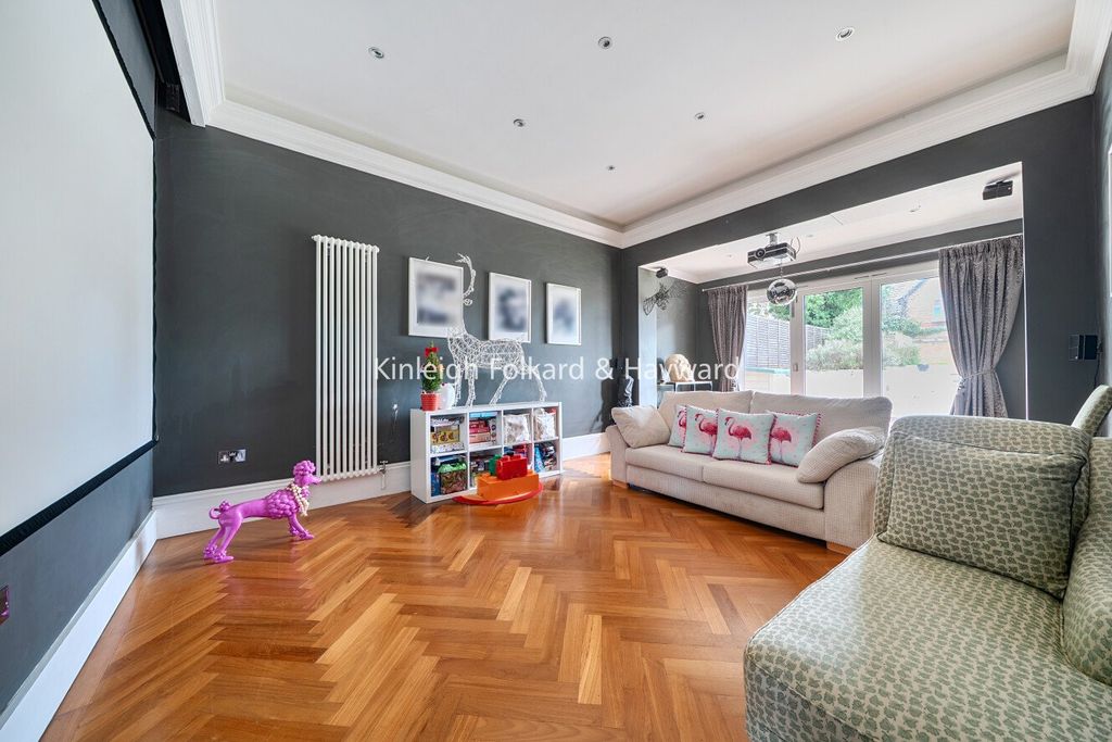 Property photo 2 of 20 Picture No. 11