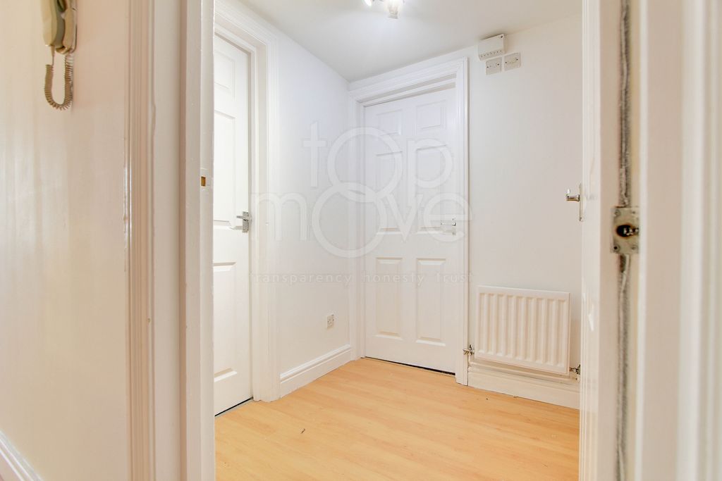 Property photo 2 of 11 Photo 3