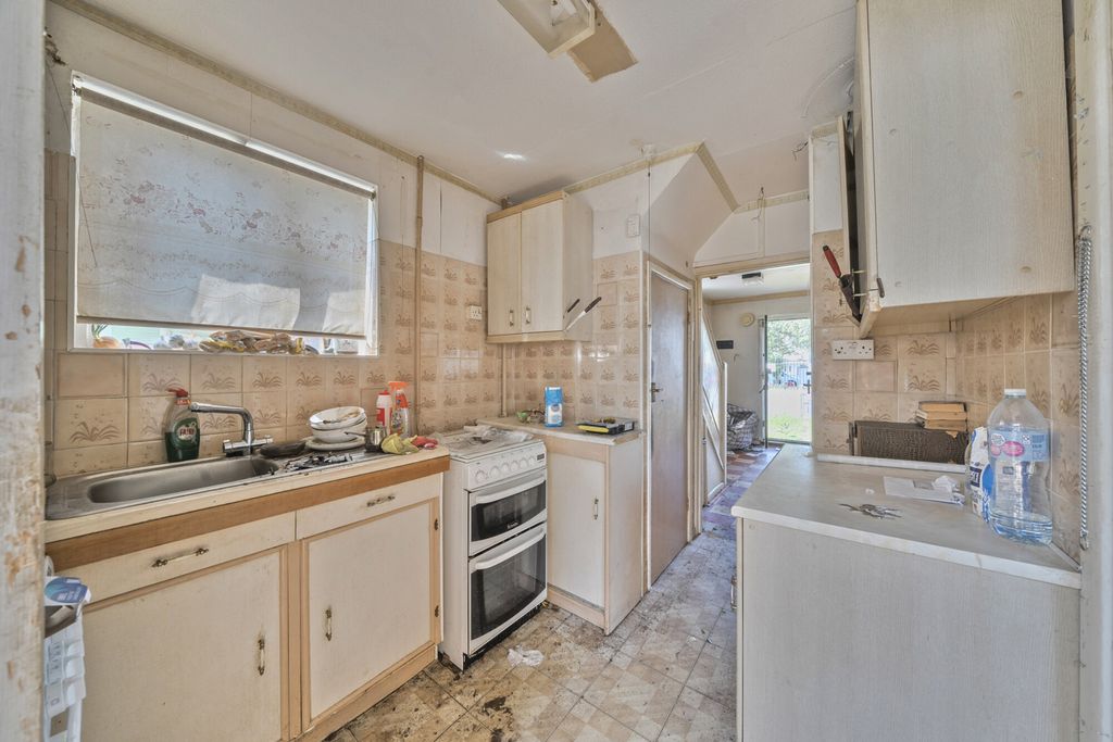 Property photo 2 of 17 24-6823233B19933-...