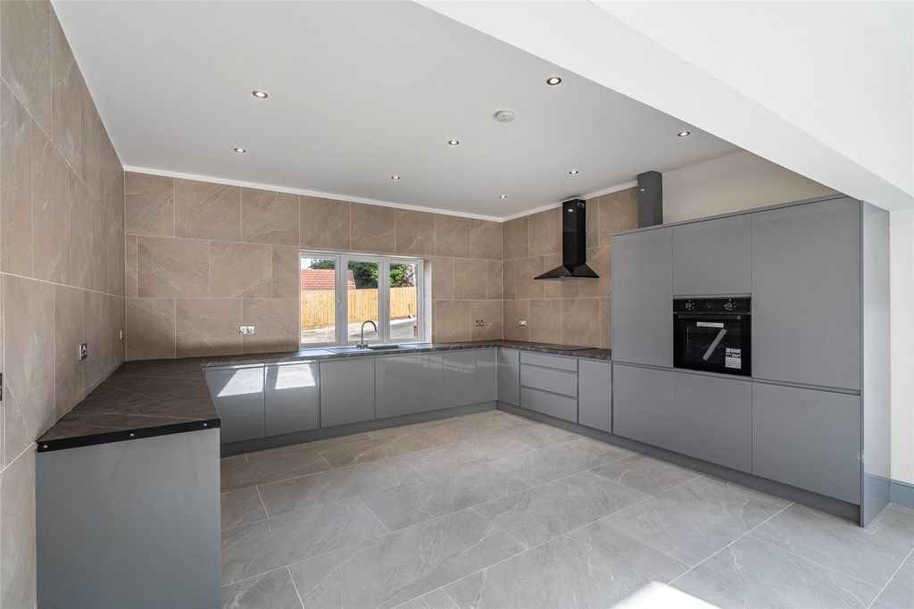 Property photo 3 of 48 Picture No. 51