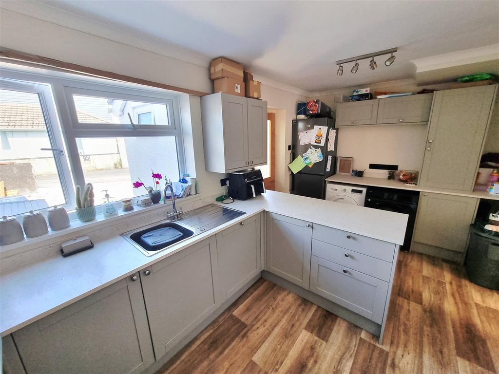 Property photo 2 of 11 Kitchen 1.Jpg