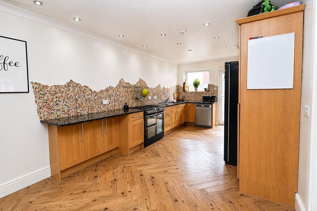 Property photo 3 of 29 Kitchen