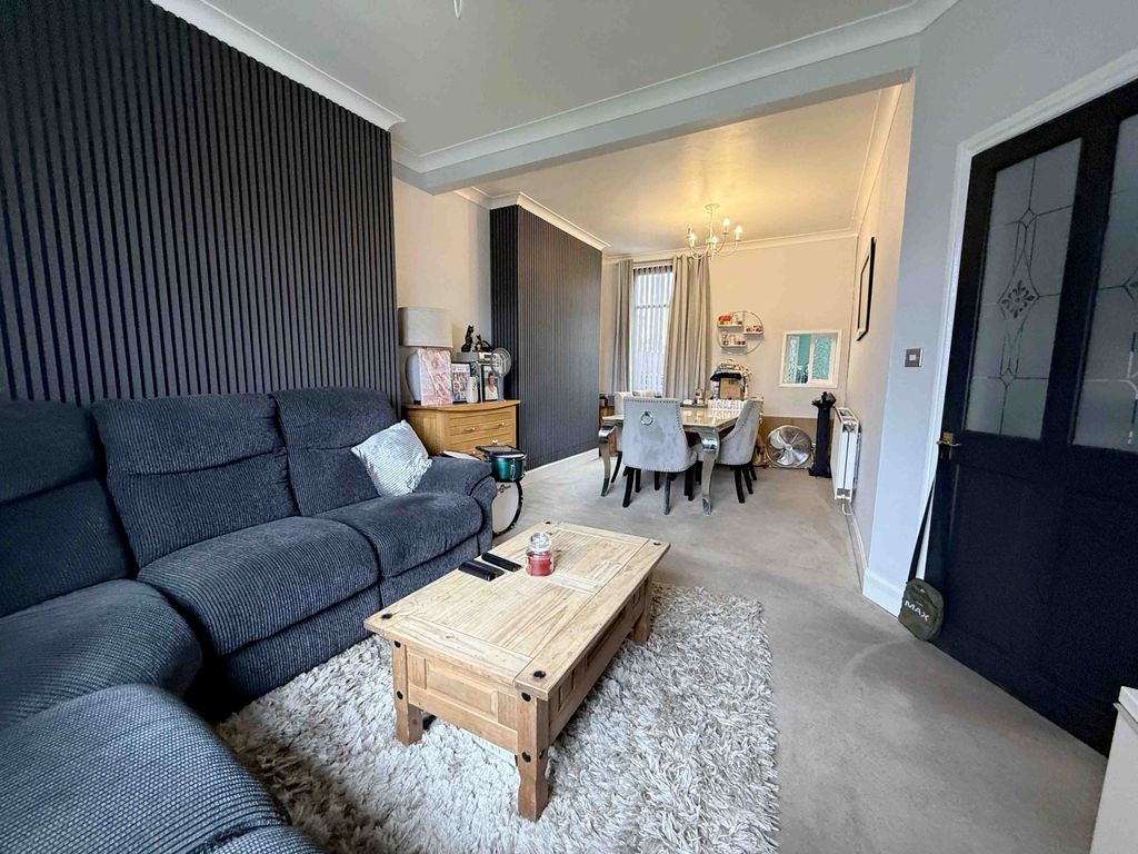 Property photo 2 of 16 Lounge Din