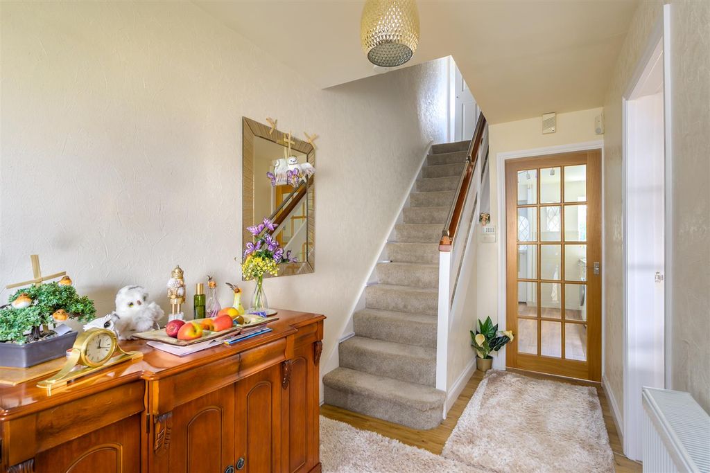 Property photo 2 of 15 Entrance Hall
