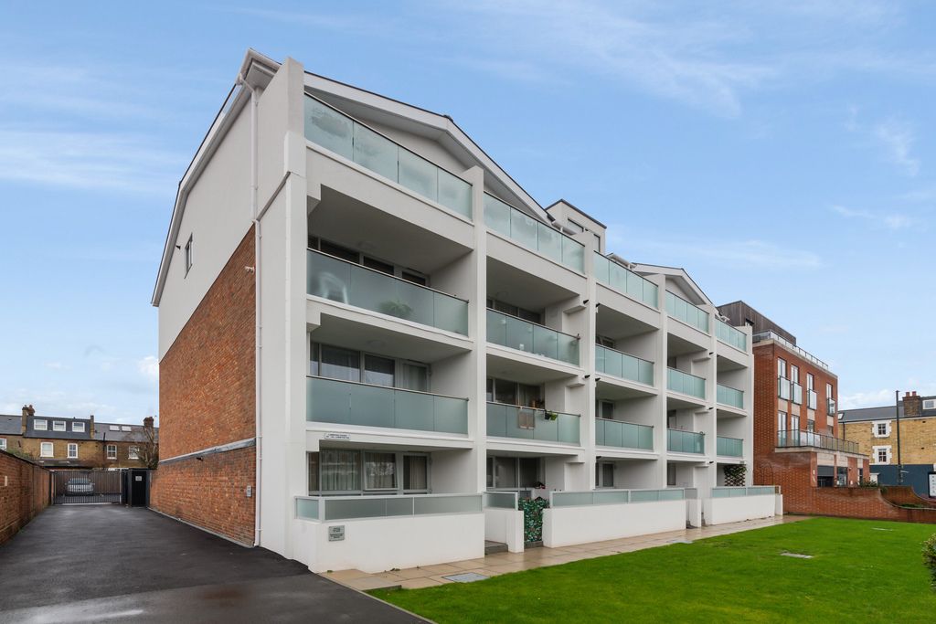 Property photo 3 of 6