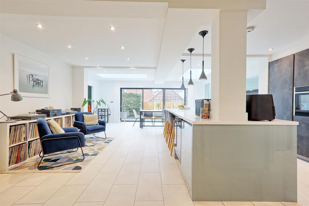 Property photo 3 of 33 Img_4057_8_9_Easyhdr-Interior3.Jpg