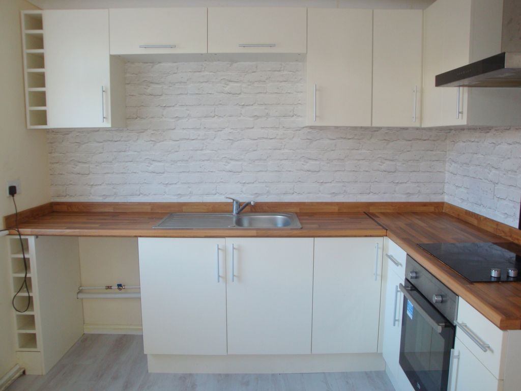 Property photo 3 of 7 Kitchen