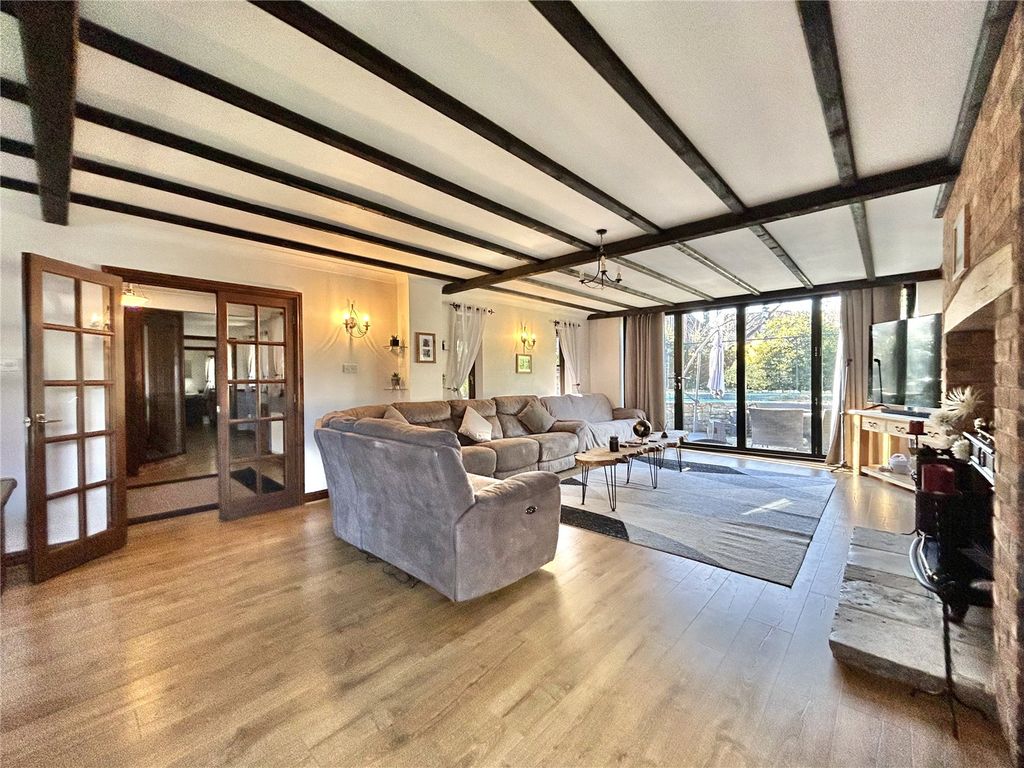 Property photo 2 of 32 Picture No. 01