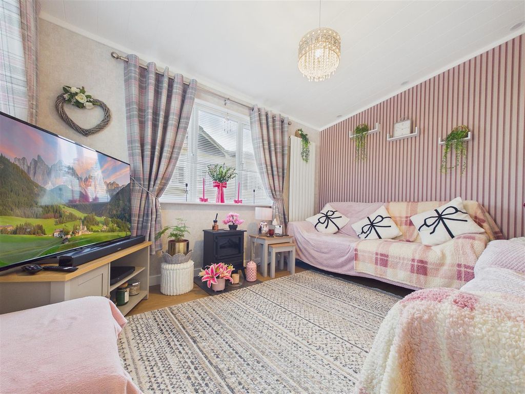 Property photo 2 of 16 Cam01407G0-Pr0089-Still001.Jpg