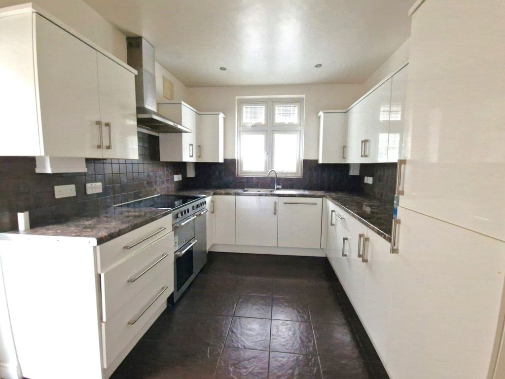 Property photo 3 of 13 Gallery