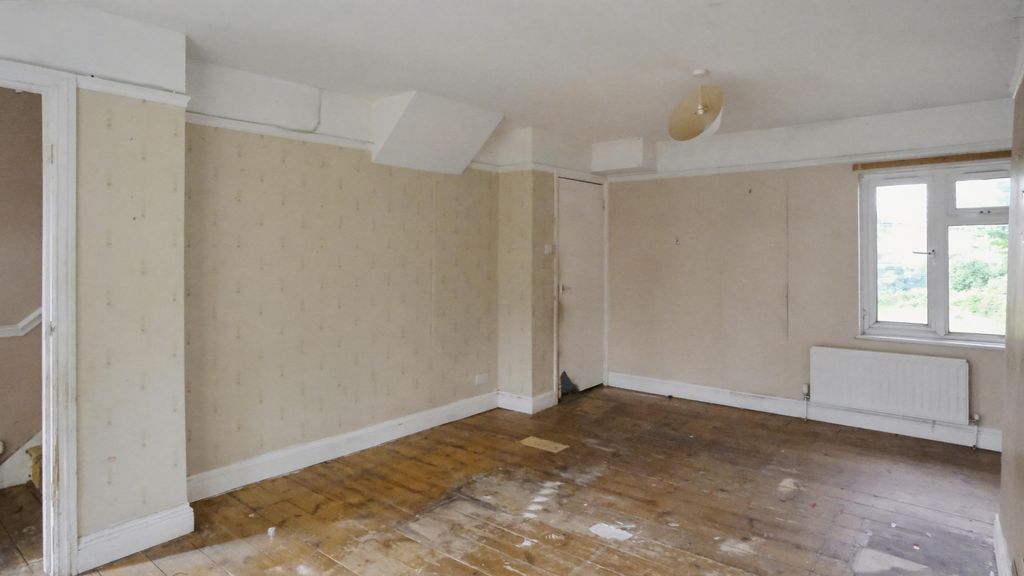 Property photo 3 of 13 4 Nelson Close, Hillingdon, Uxbridge, Ub10 0Px
