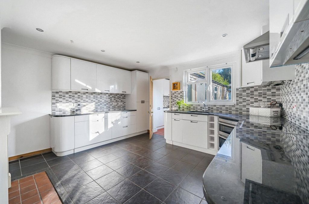 Property photo 2 of 14 Picture No. 27
