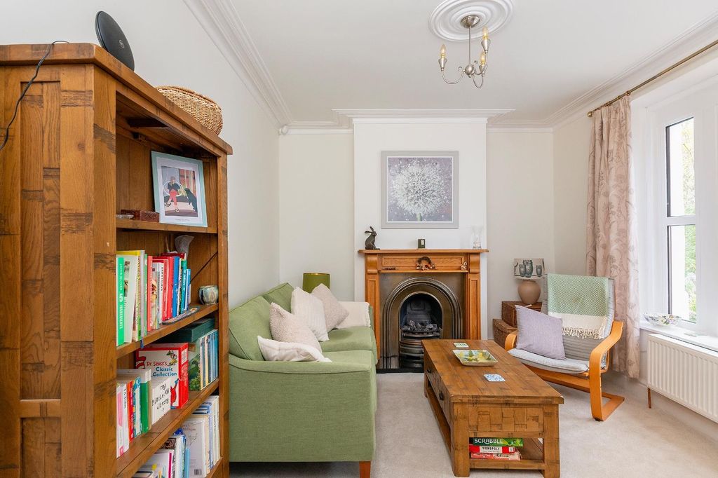 Property photo 1 of 23 0R6Tfs - Living Room D.Jpg