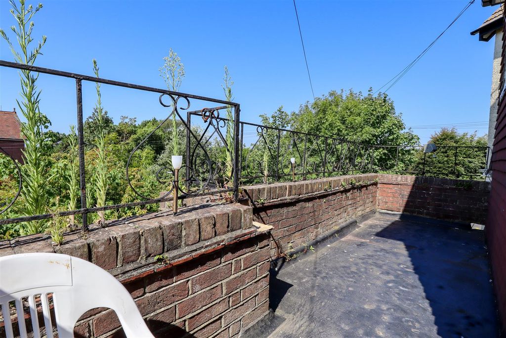 Property photo 2 of 6 Terrace Balcony