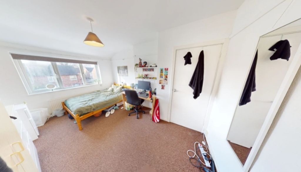 Property photo 1 of 7 A Spacious And Bright Large Double Bedroom, Perfec...