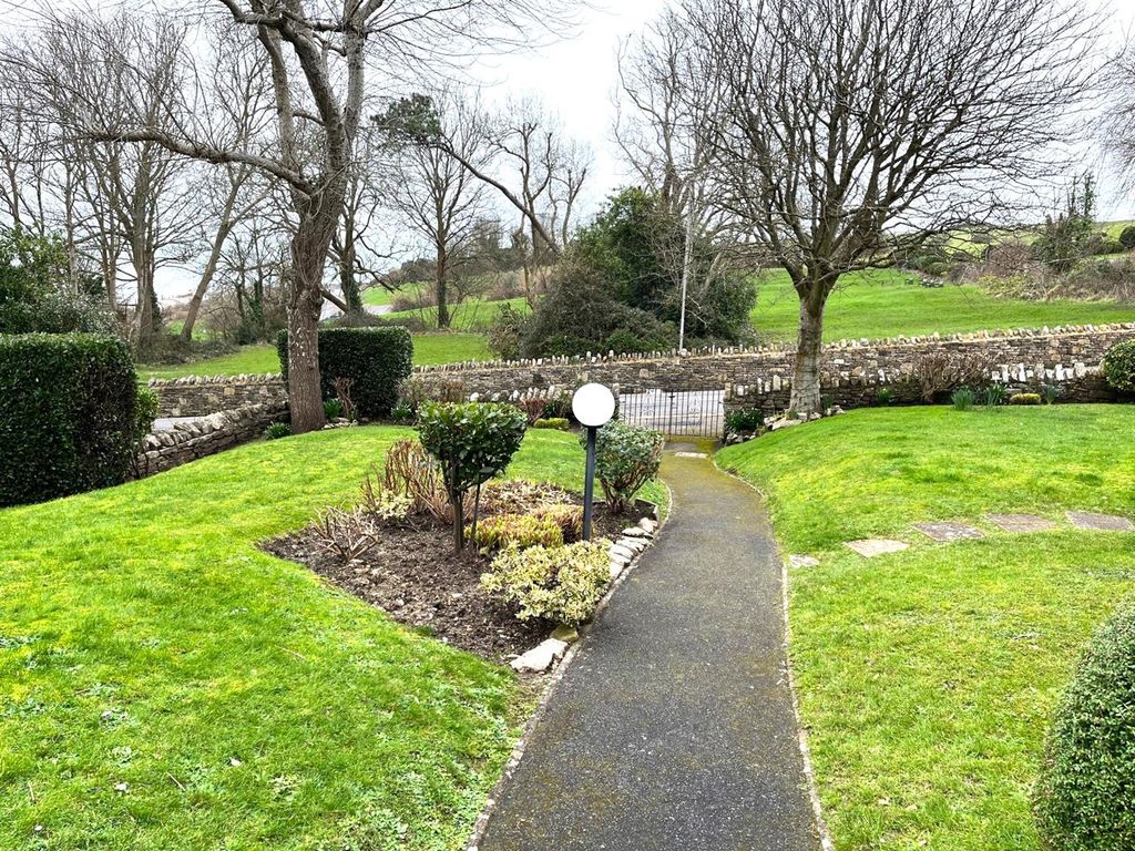 Property photo 3 of 28 4189 Commgarden.Jpg