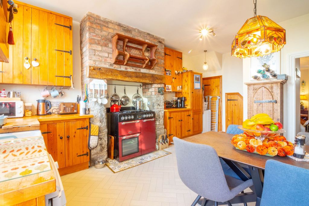 Property photo 2 of 26