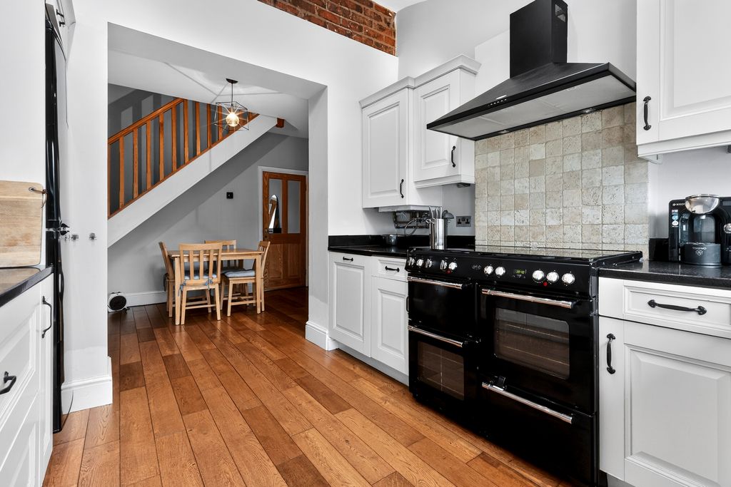 Property photo 2 of 24