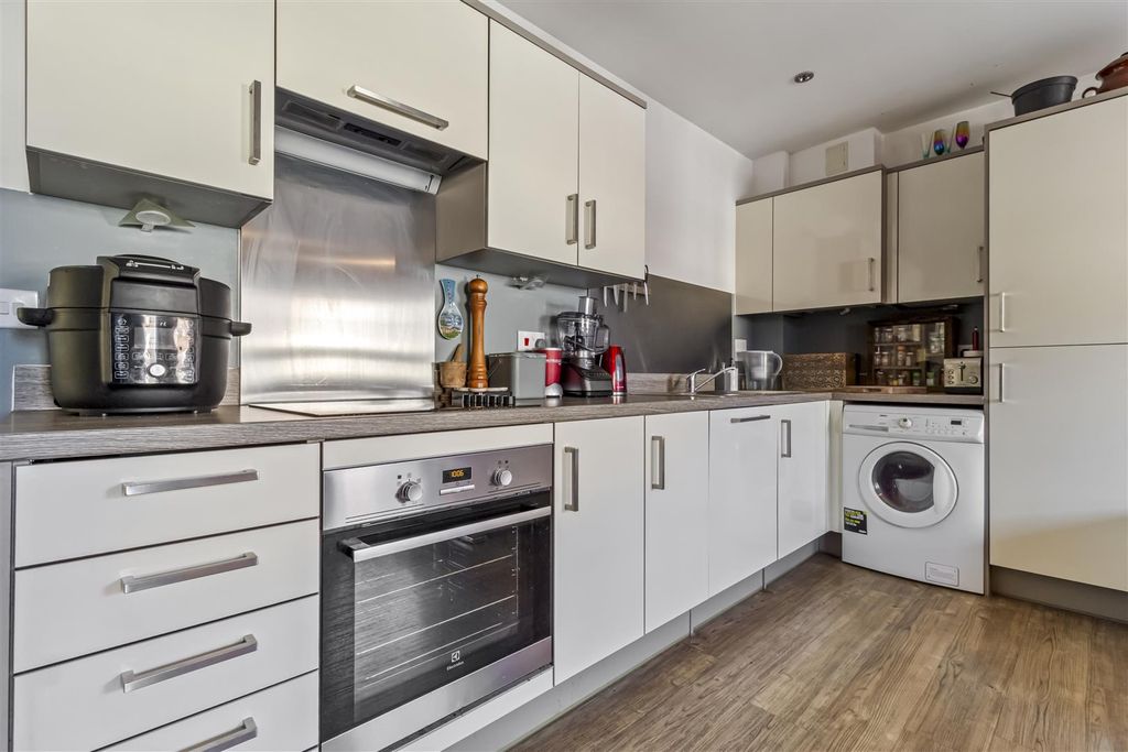 Property photo 3 of 14 3 Gresley Court-006.Jpg