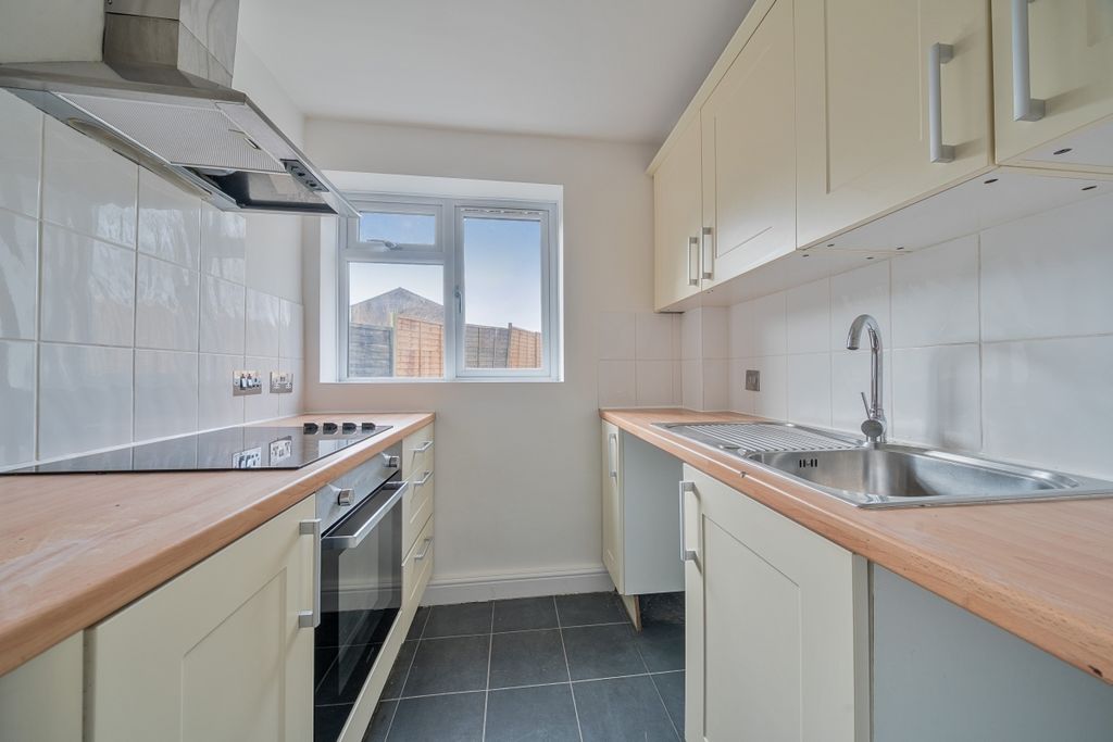 Property photo 2 of 7 1410127-6-6985d91...