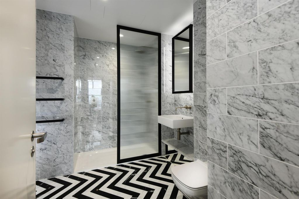 Property photo 2 of 16 Bathroom.Jpg