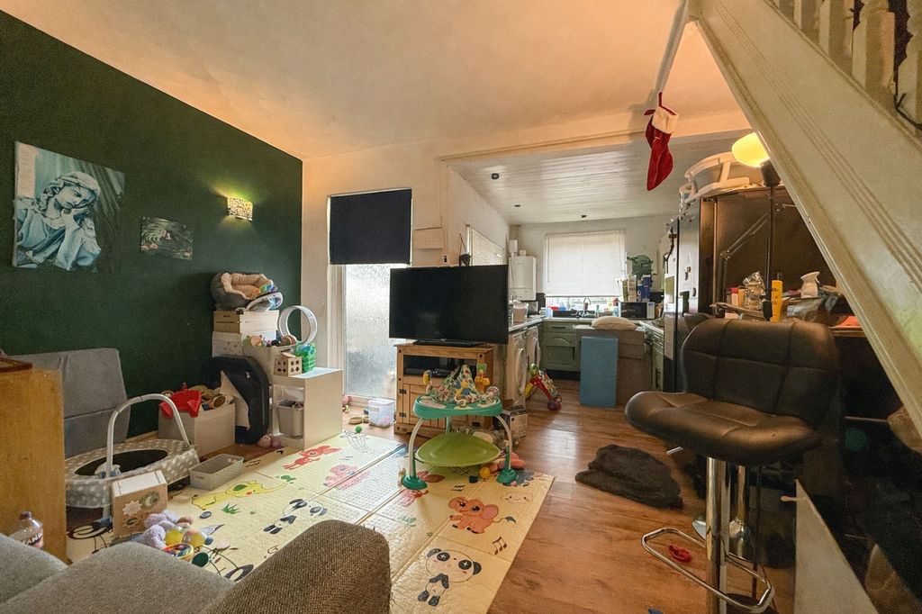 Property photo 3 of 11