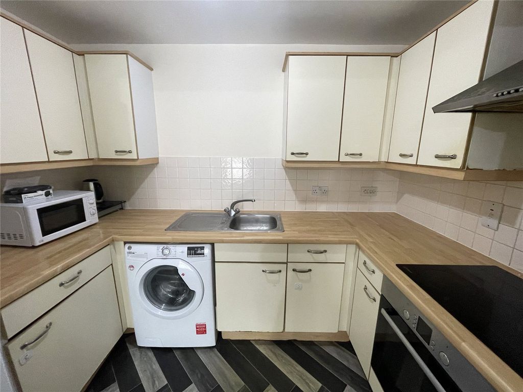 Property photo 3 of 8 Kitchen