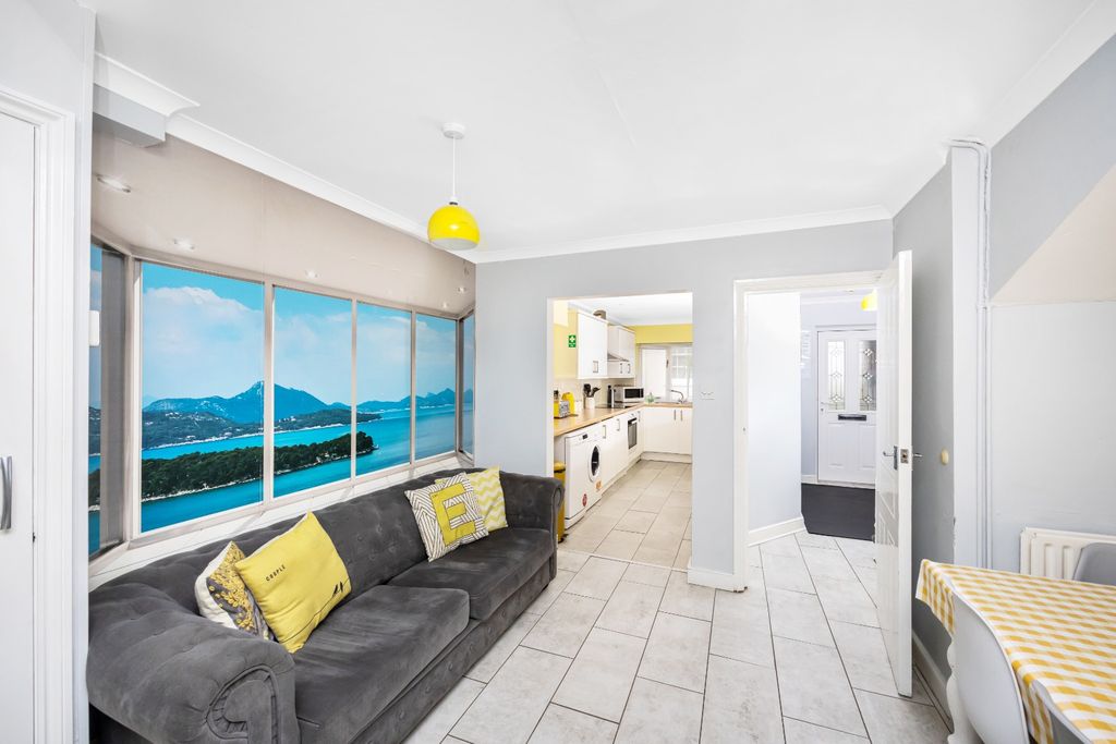 Property photo 3 of 31 4753414