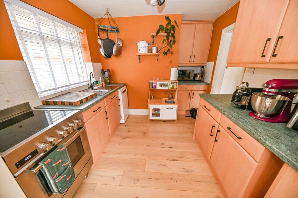 Property photo 3 of 16 Photo 13