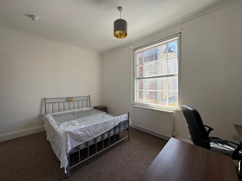 Property photo 1 of 7 Bedroom