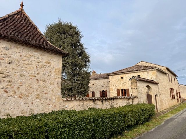 Property photo 1 of 28