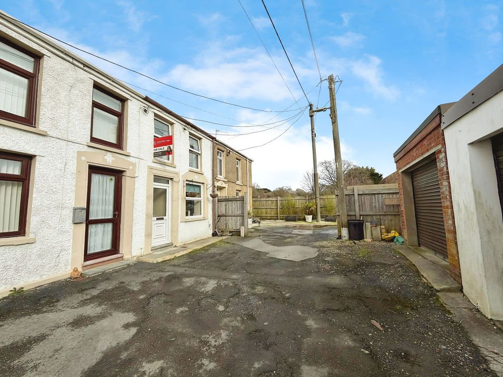 Property photo 3 of 28