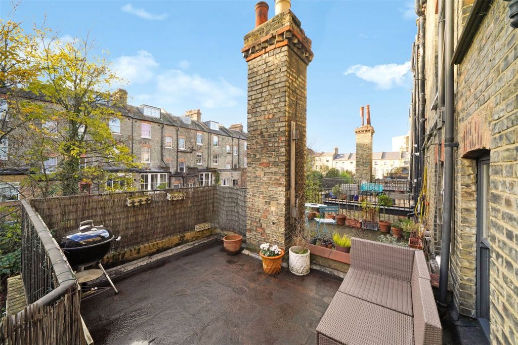 Property photo 3 of 15 Picture No. 12