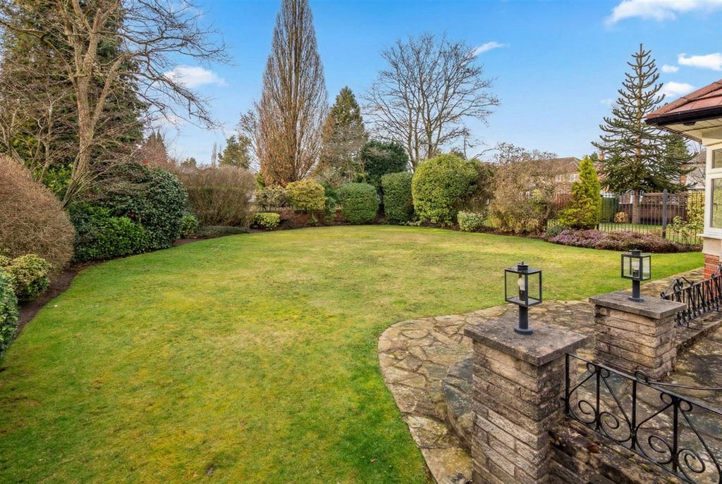 Property photo 3 of 31 Garden