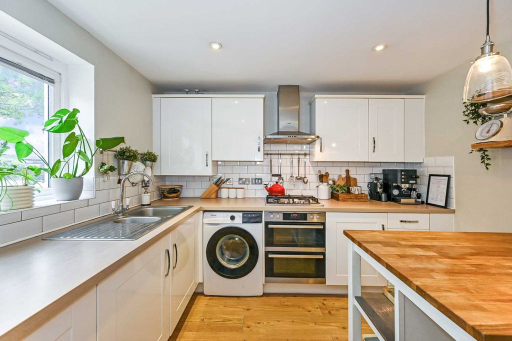 Property photo 1 of 21