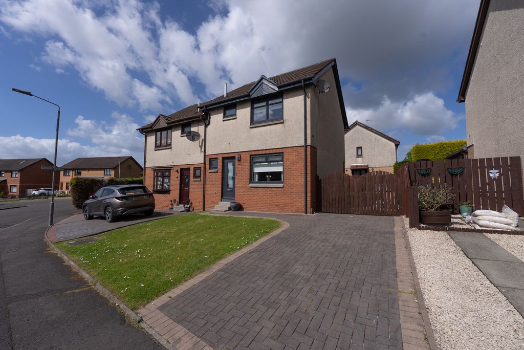 Property photo 1 of 40 3Â Bedroom Semi Detached For Sale