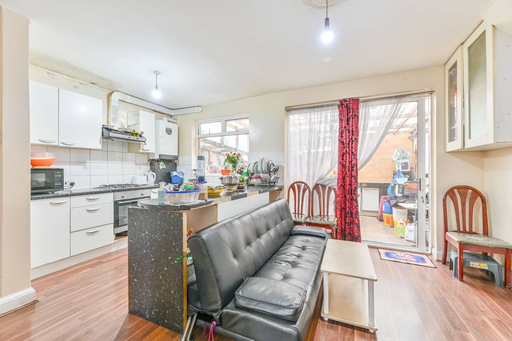 Property photo 2 of 12