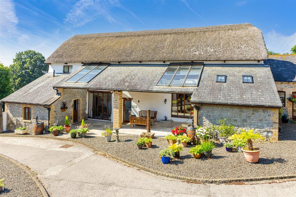 Property photo 2 of 22 A01 - The Threshing Barn Chudleigh - 260708.Jpg