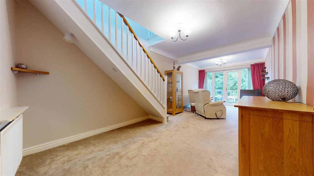 Property photo 2 of 34 Rookery Drive Living Room