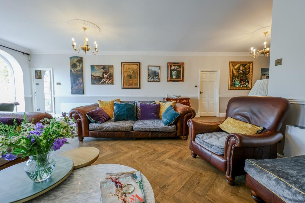 Property photo 2 of 37