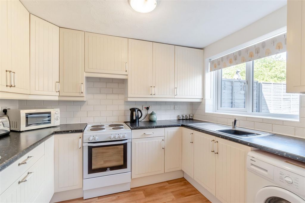 Property photo 3 of 18 8653779-Interior07.Jpg