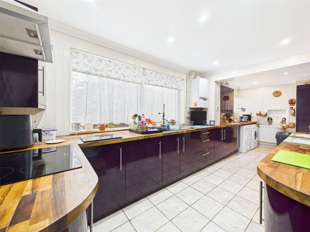 Property photo 2 of 19 Picture No. 01