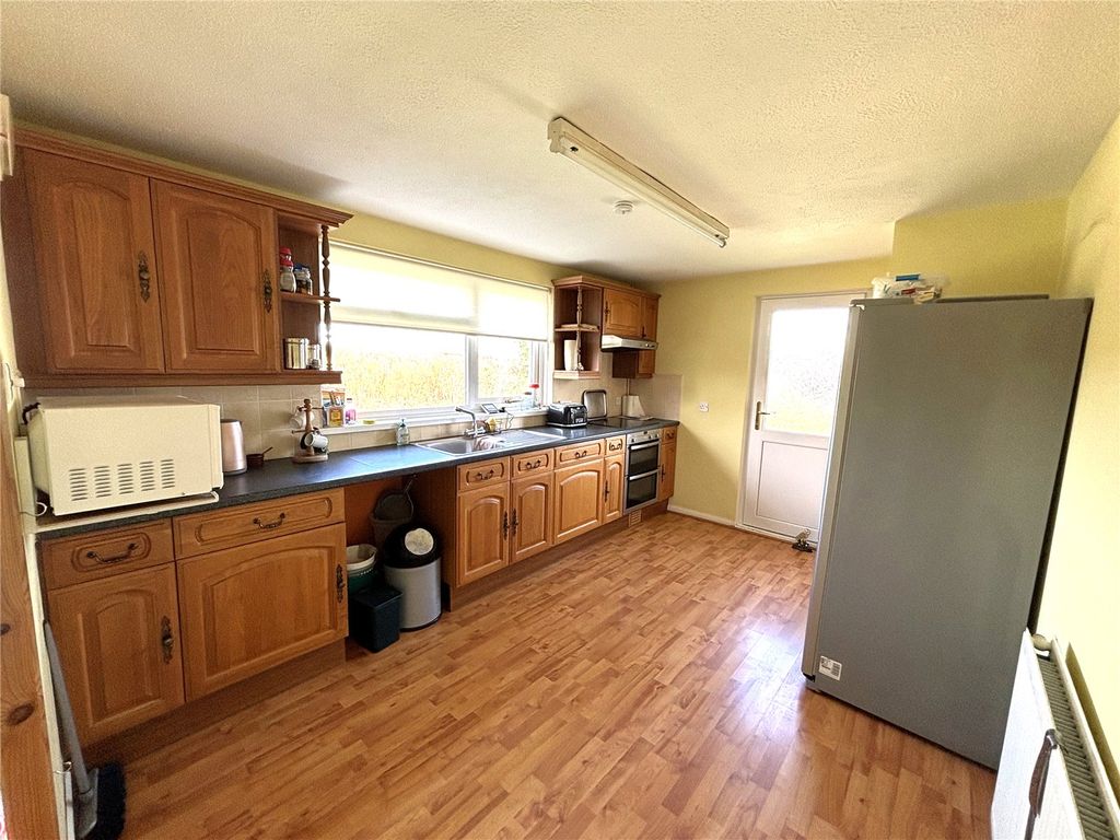 Property photo 2 of 16 Picture No. 24