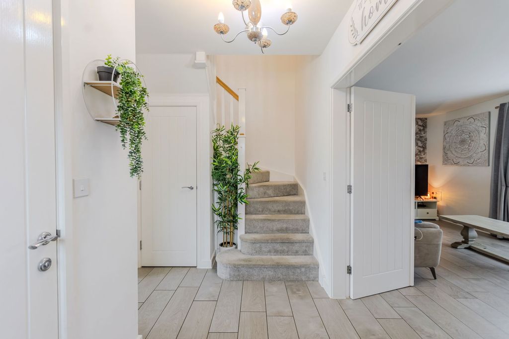 Property photo 3 of 25