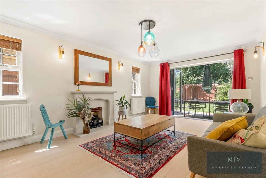 Property photo 2 of 27 Harding Close 7 MV-10.Jpg