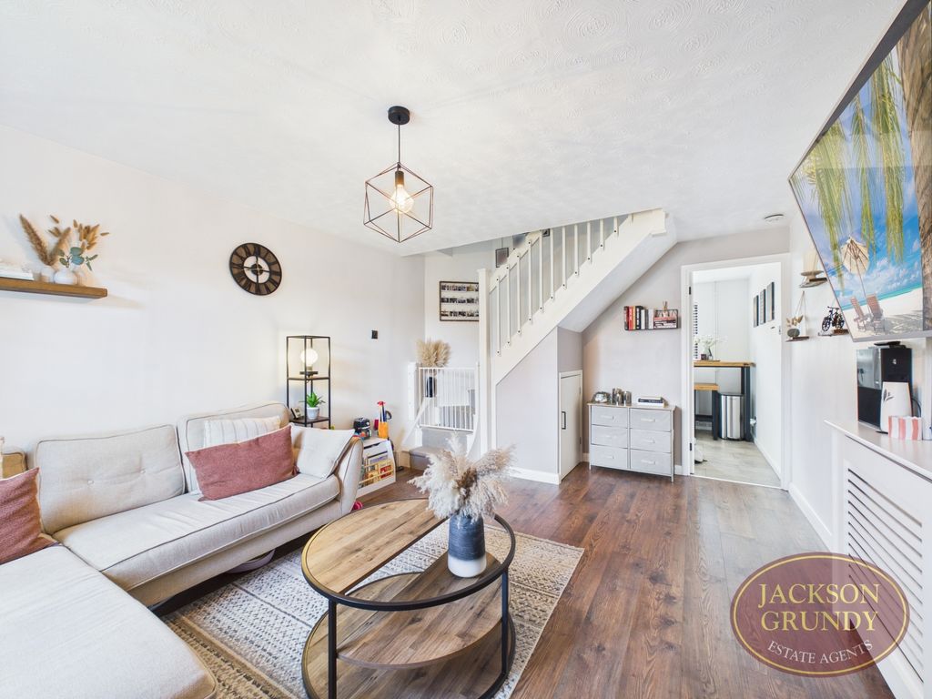 Property photo 2 of 11 Downsway