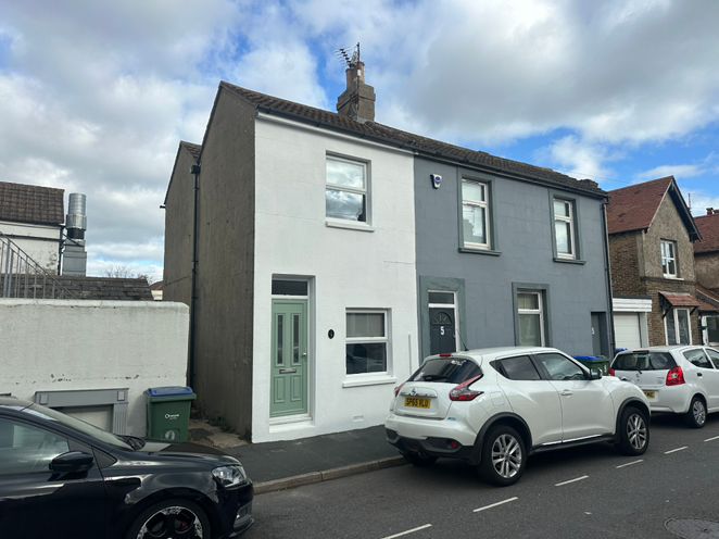 Property photo 1 of 9 Cover